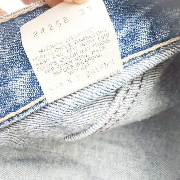 Levi's Vintage Wash Mom Style Denim Jeans Medium Wash Zip Fly Size 10 - Picture 7 of 8